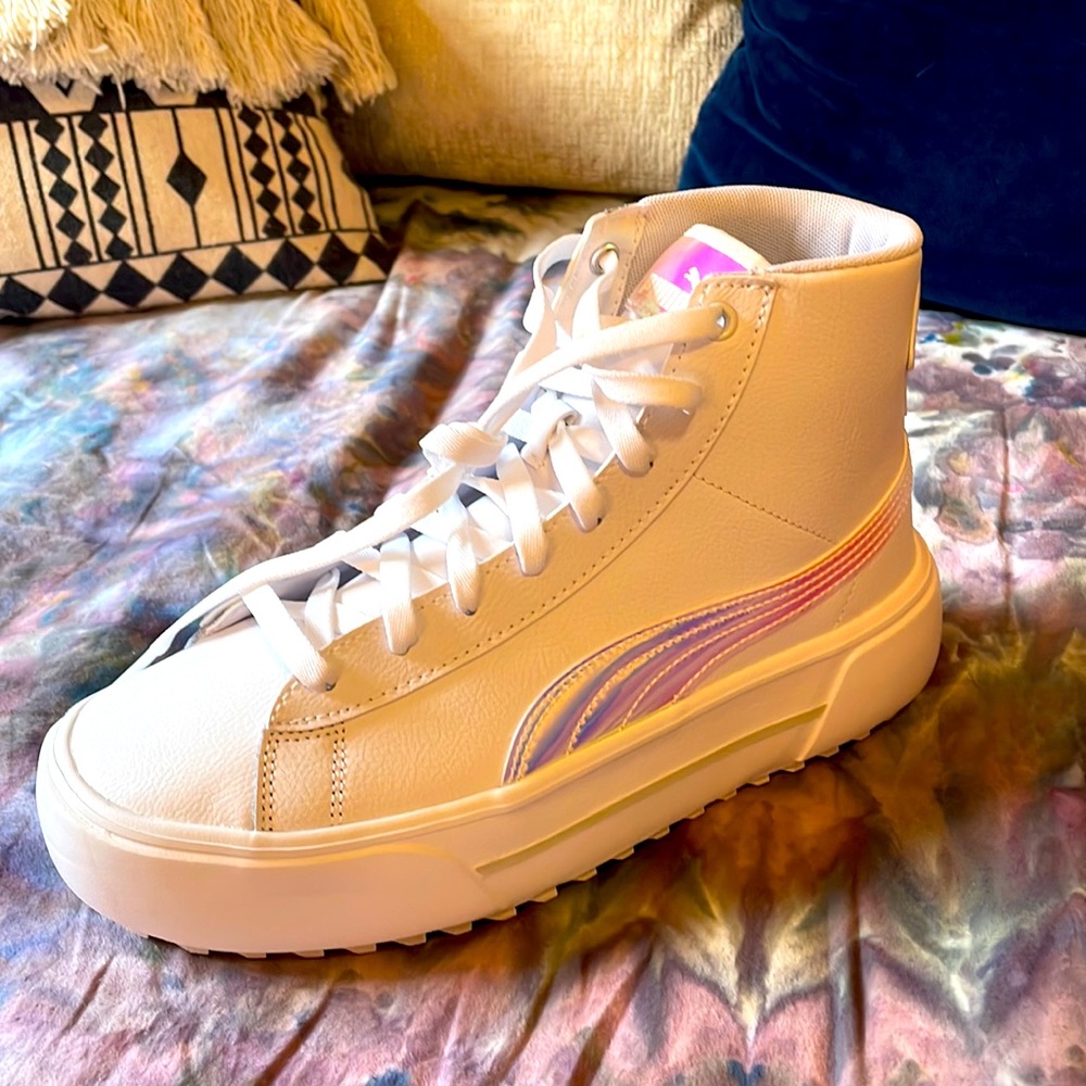 Brand new Puma Kaia Mid Irisistable white and iridescent sneaker